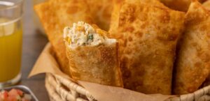 Pastel Frango c/ Queijo